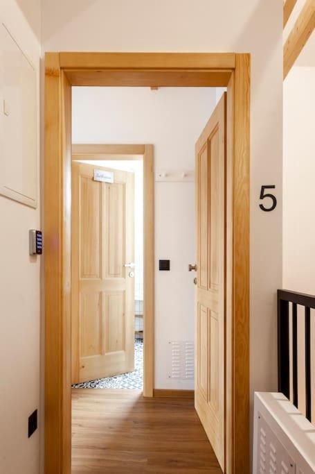 Corner House Apartments Near Lake Bled Радовлиця Номер фото